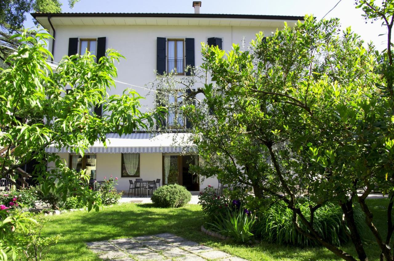Hotel Garni Delle Rose Ceniga Exterior foto